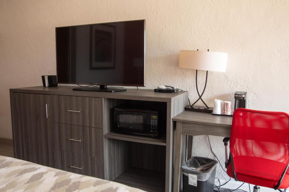 2 Queen Beds interior